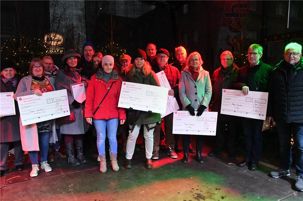 Bürgerpreis 2023: Bürgerstiftung sucht Kandidaten-Vorschläge Jedes Jahr sucht die Bürgerstiftung "Unser Leohaus" in Olfen die drei Preisträger des Ehrenamtspreises. Im vergangenen Jahr ging der Preis an Heribert Birken, Gudrun Schlaphorst und Theo Sander.