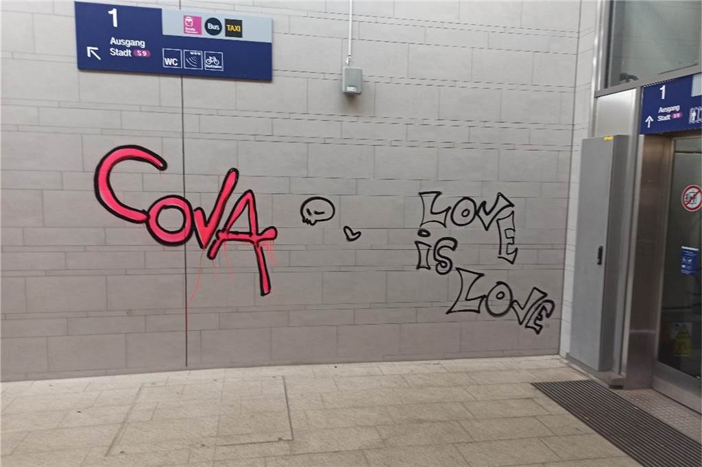 Fußgängertunnel im Bahnhof mit Graffiti beschmiert - es wird immer mehr Jemand hat mit großer Intensität sein Signatur an den Wänden im Halterner Bahnhof hinterlassen.