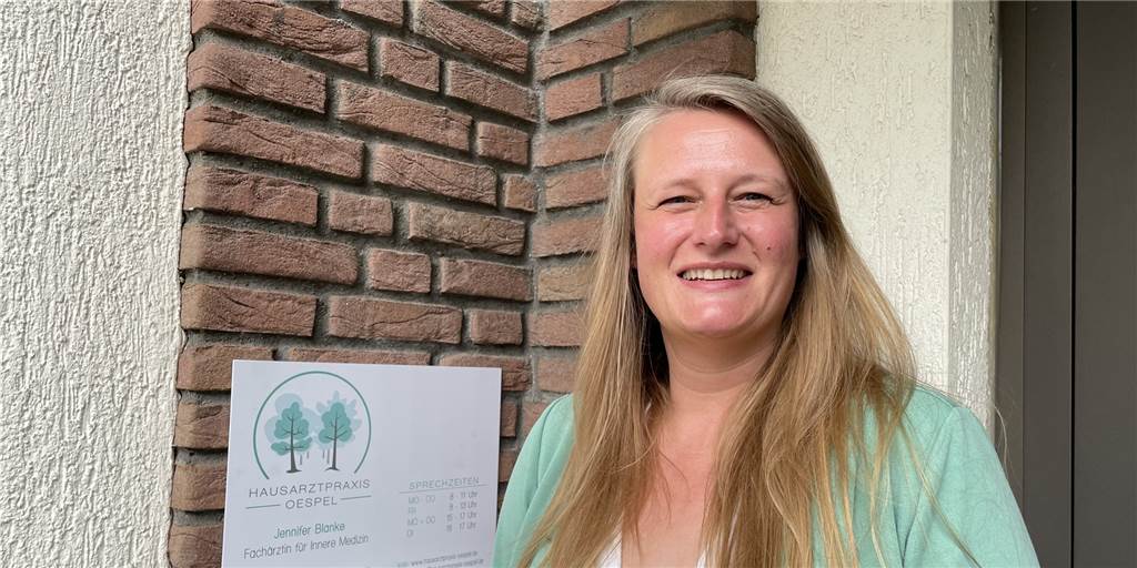 Botox und Akupunktur: Neue Dortmunder Hausärztin hat viele Pläne Jennifer Blanke wechselte von der Notaufnahme in die Hausarzt-Praxis. Die 40-Jährige bietet auch Hausbesuche an.