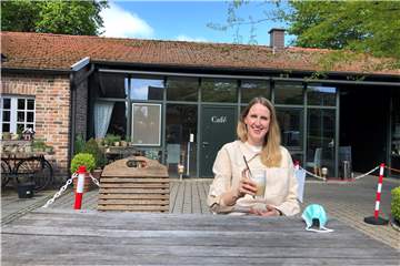 Jennifer Schulze Kökelsum, Chefin des Hofcafés und des Bauernladens, ist erleichtert, dass jetzt einige coronabedingte Restriktionen wegfallen.