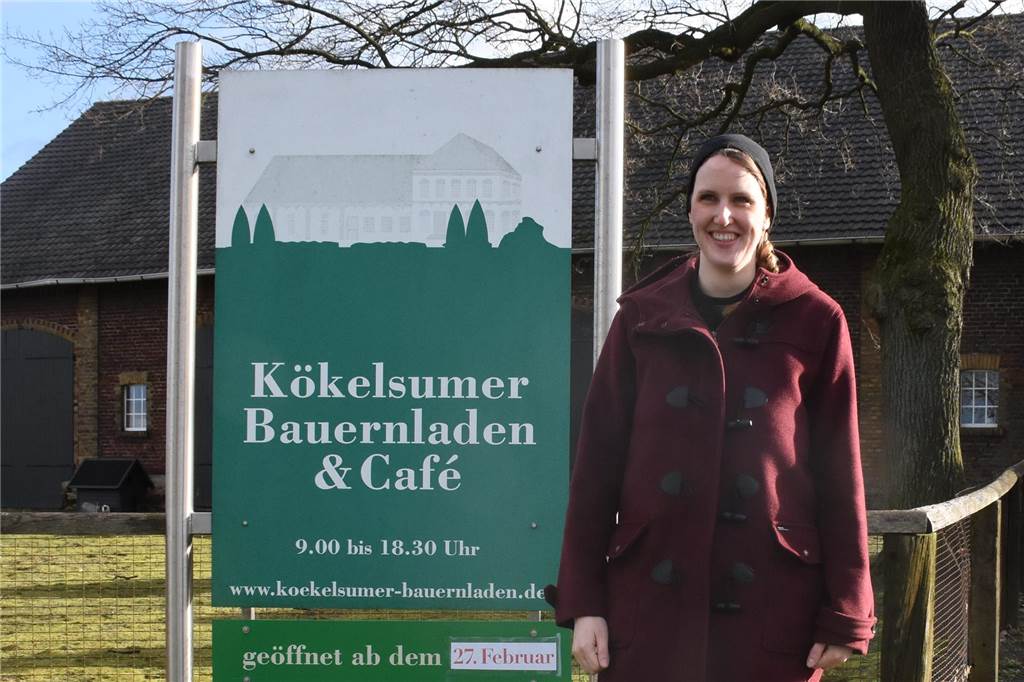 Jennifer Schulze Kökelsum vor dem Kökelsumer Hofladenin Olfen.