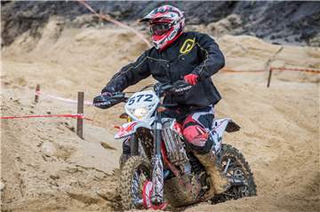 Jens Althoff kämpft sich auf seiner Enduro durch einen der sandigen Abschnitte beim ADAC-Rallye-Cup in Itterbeck.