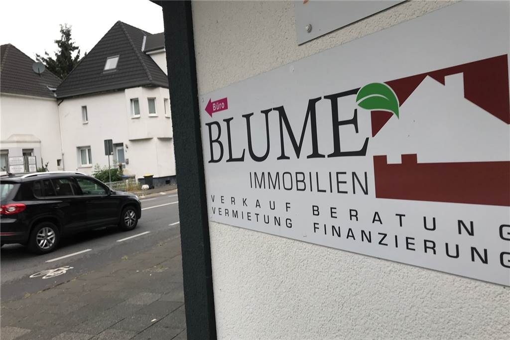 Tipps für Hauskäufer: Gut vorbereiten, spitz rechnen, schnell handeln Jens Blume betreibt sein Immobiliengeschäft an der Ickerner Straße 8 und ist einer der ganz großen Makler in Castrop-Rauxel.