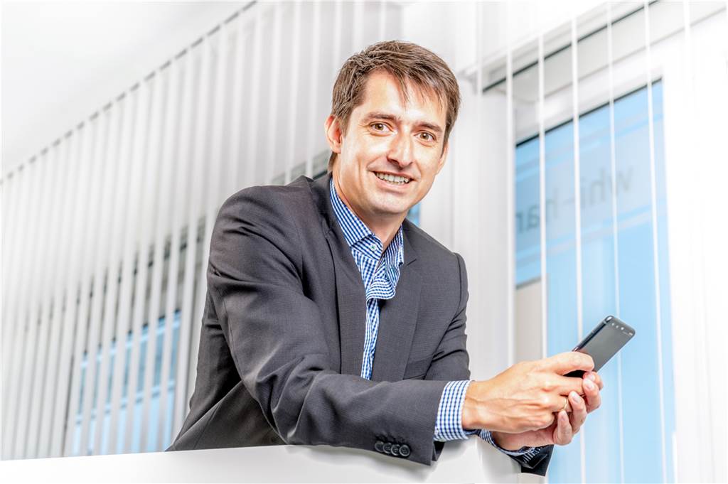 Umziehen in Zeiten von Corona: So sieht es auf dem Werner Wohnungsmarkt aus Jens Kujawiak (Lippe Immobilien) bietet kontaktlose Wohnungsbesichtigungen an. Kaufinteressenten können einen Großteil des Kaufes online abwickeln.