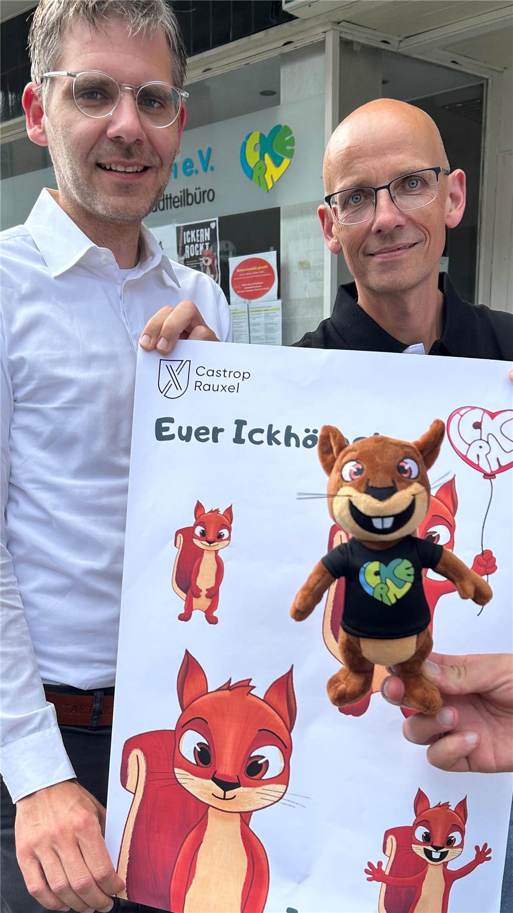 Nominiert für die Ehrennadel: Marc Frese ist Mr. Mein Ickern Jens Langensiepen und Marc Frese präsentieren das Ickhörnchen "Icke": Das Maskottchen für den Stadtteil ist auch eine der Ideen des Ickerners.