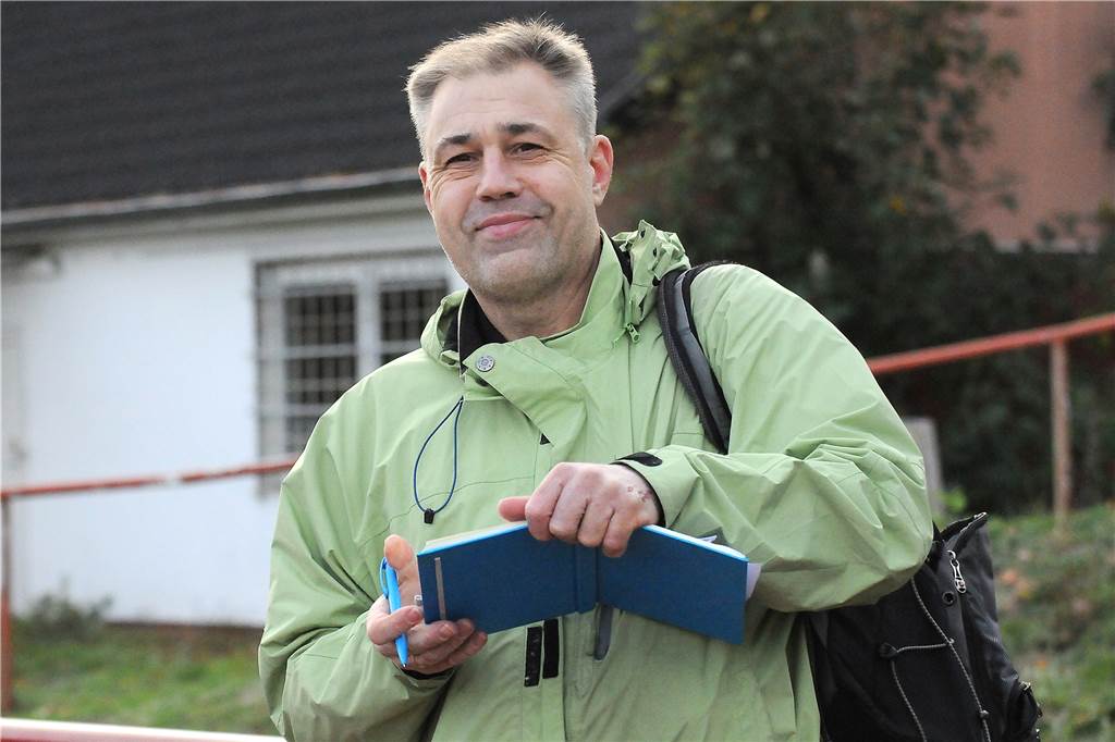 Alle Castrop-Rauxeler Kader im Überblick - und die Experten tippen den Saisonausgang Jens Lukas ist seit dem Jahr 1995 im Lokalsport der Castrop-Rauxeler Ruhr Nachrichten dabei.