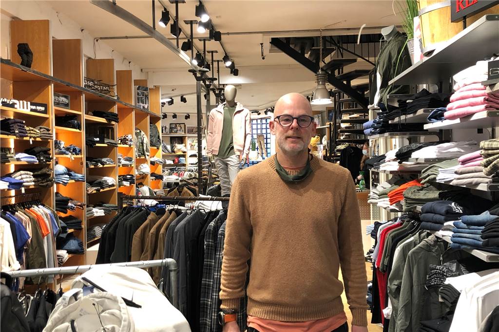 Anrufen, mailen, klopfen: In Castrop startet Einkaufen mit Termin Jens Reiter beobachtet eine allgemeine Verunsicherung bei den Menschen. Das mache sich auch beim Neustart des Einzelhandels bemerkbar.