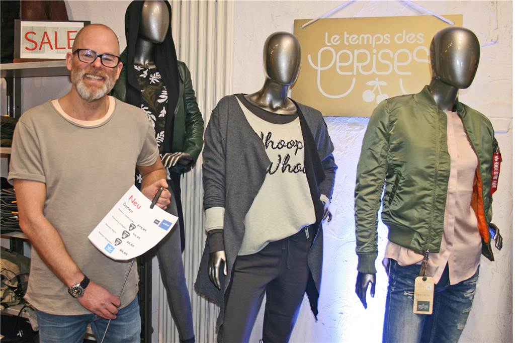 Black Friday ist in der Coronakrise auch für viele Einzelhändler ein Muss Jens Reiter macht mit seinem Modegeschäft mit beim Verkaufstag Black Friday.