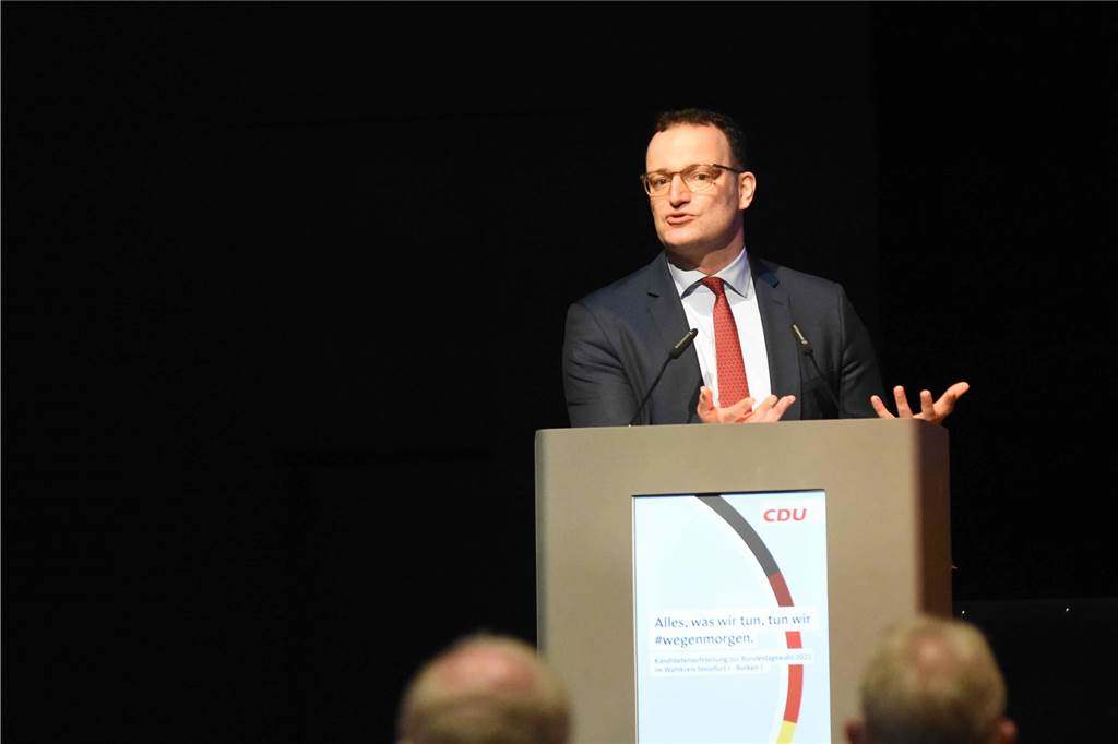 Delegierte wählen Jens Spahn (40) eindeutig, aber nicht einstimmig Jens Spahn kündigte in seiner Rede für 2022 kündigte Spahn einen digitalen Impfpass an.