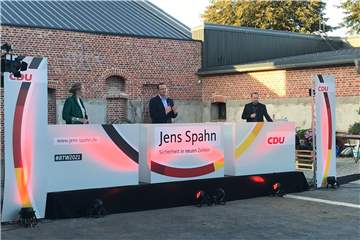 Jens Spahn machte am Donnerstagabend Wahlkampf in Heek und stellte sich den Fragen des Moderatorenteams und der Gäste. 
