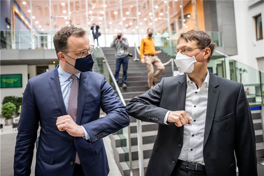 Geimpft, genesen oder gestorben – haben Lauterbach und Spahn recht behalten? Jens Spahn und Karl Lauterbach (Archivfoto)