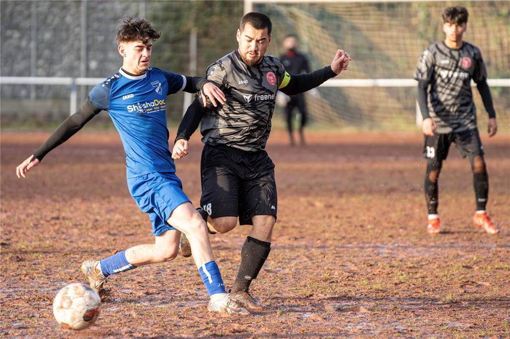 Nur eine Bestnote: Unser Zeugnis für die Lüner Fußball-Teams Jeremy Struchtrup im Zweikampf.