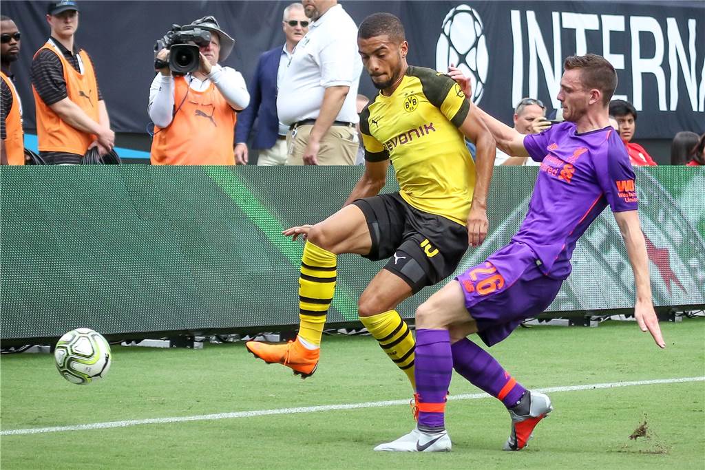 BVB-Mittelfeldspieler Sahin vor Wechsel zu Werder Jeremy Toljan (l.) hat beim BVB kaum eine Perspektive.