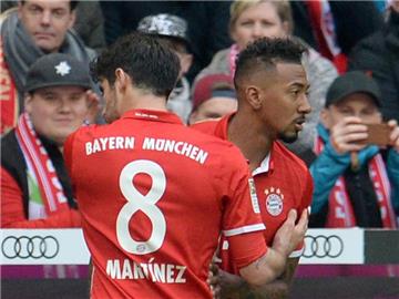 Jerome Boateng (r) und Javier Martínez fallen für Bayern München gegen den FSV Mainz 05 aus. Foto: Andreas Gebert