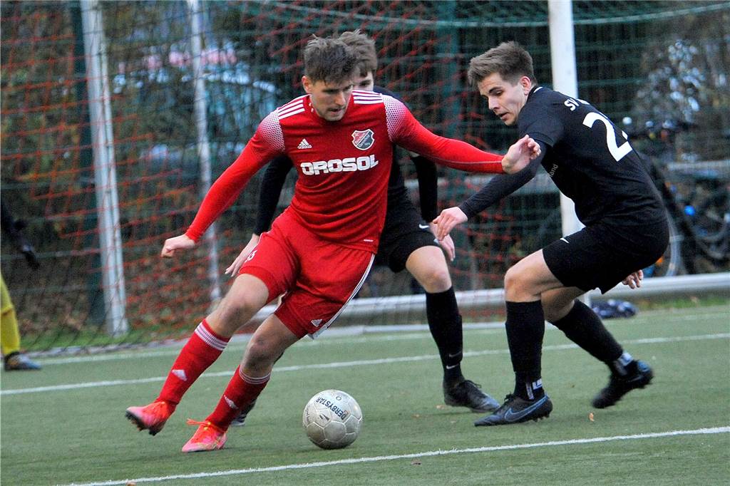 Der Top-Torjäger und ein Kilometerfresser bleiben an Bord - aber nicht nur das Jerome Nickel (li.) wird auch in der nächsten Saison für den SC Berchum/Garenfeld auf Torejagd gehen.