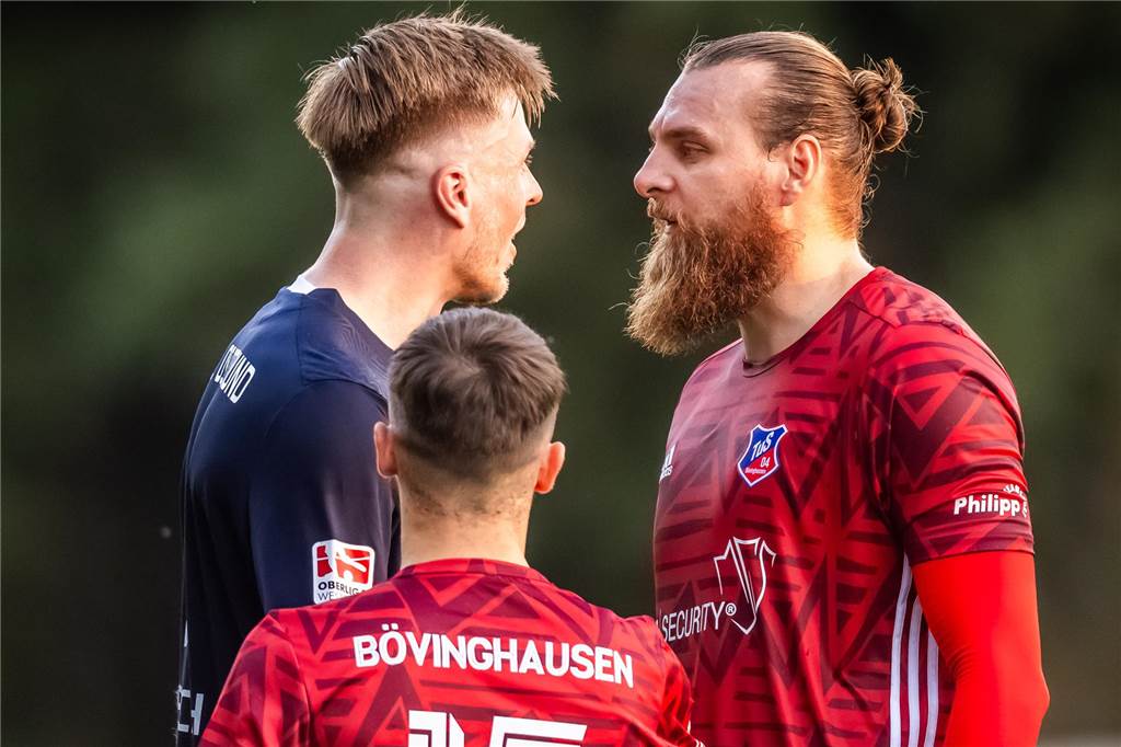 Jeron Al-Hazaimeh (r.) verlässt den TuS Bövinghausen.