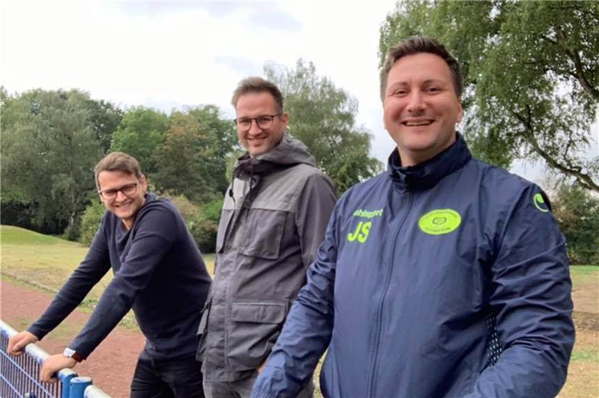 Der Edelfan aus der Schweiz bringt der Spvg Schwerin Glück Jerrit Klein (l.) weilte unter den Zuschauern beim Auswärtsspiel der Spvg Schwerin. Der Castrop-Rauxeler wohnt mittlerweile in der Schweiz.