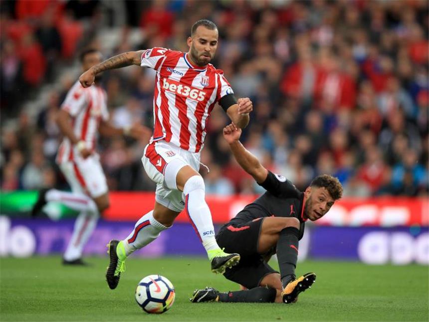 ManUnited souverän - Liverpool siegt - Arsenal patzt Jesé machte gegen Arsenal das Siegtor für Stoke City. Foto: Mike Egerton