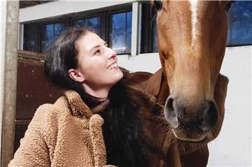 Jessy Vorspohl, Vorsitzende des Reitverein Heek-Nienborg, ist auf die Lokalpolitik zugegangen und hat um ein Darlehen für ein neues Vereinspferd gebeten. Ein mutiger Schritt, findet unser Autor.