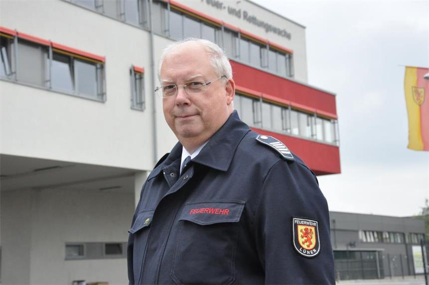 Feuerwehrchef: "Endlich in Ruhe frühstücken" Jetzt endet sein Dienst: Alfred Krömer wird am 28. August als Leiter der hauptamtlichen Feuerwehrwache verabschiedet.