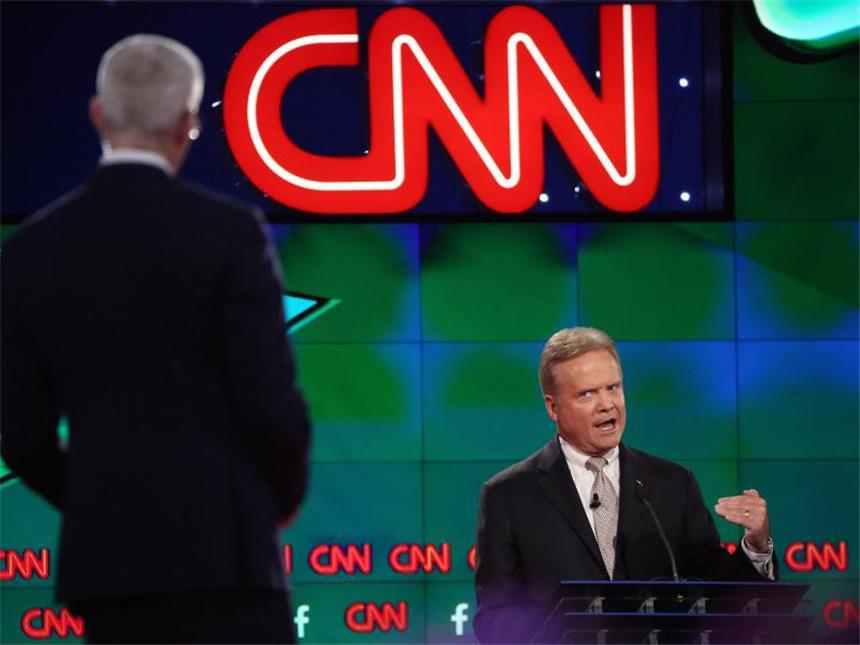 US-Demokraten in TV-Debatte auf Kuschelkurs Jim Webb kommt aus dem konservativen Bundesstaat Virginia - und so tritt er auch auf. Die US-Demokraten hätten sich in letzter Zeit bei weitem zu weit links aufgestellt lautet seine These. Foto: Josh Haner/The New York Times