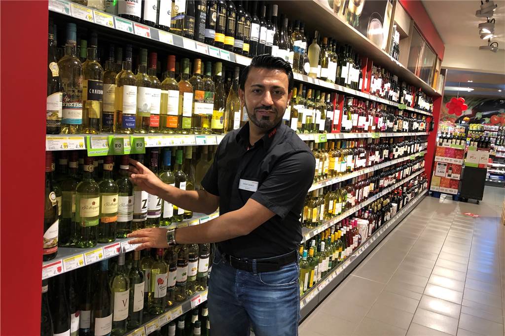 Neuer Rewe kommt im Sommer 2021 - was wird aus dem Rewe in der Altstadt? Jimmy Gawdi wird auch den Rewe-Markt an der Kreisstraße, der derzeit noch gebaut wird, betreiben.