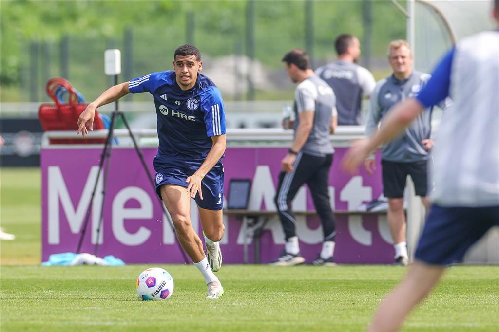 Jimmy Kaparos kam einmal in der Bundesliga für Schalke zum Einsatz.