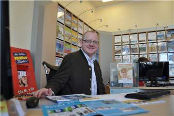 Joachim Horn macht keine Ticket-Beratung mehr für Bahnkunden in seinem Reisebüro an der Kreisstraße.