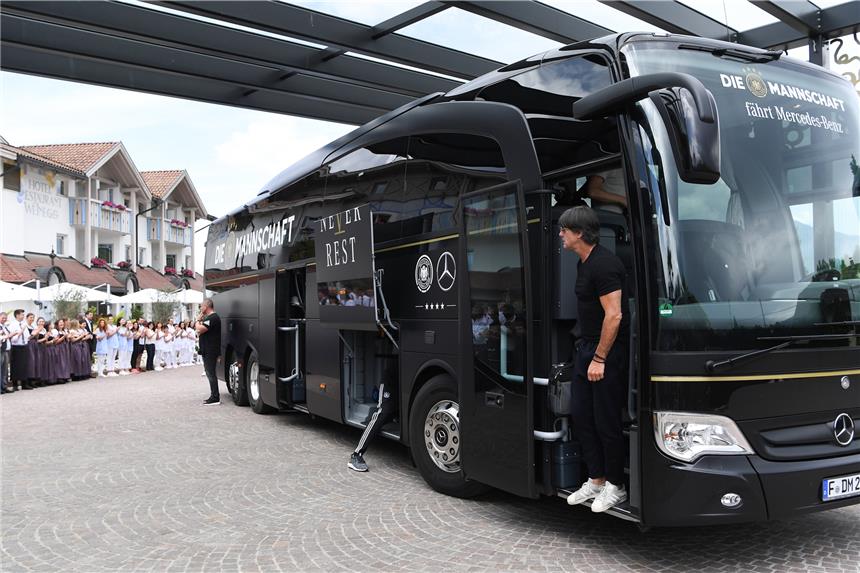 „Basis legen“: Joachim Löws Ziele und Baustellen Joachim Löw bereitet die Nationalmannschaft im Trainingslager in Südtirol auf die WM in Russland vor.