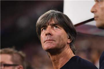 Joachim Löw (M.) sah gegen Frankreich ein sehr von der Taktik geprägtes Spiel. Foto: Marius Becker