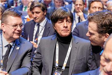 Joachim Löw (M.) war mit der Auslosung zufrieden.