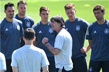 Joachim Löw schwört das DFB-Team auf das „Endspiel“ gegen Portugal ein.