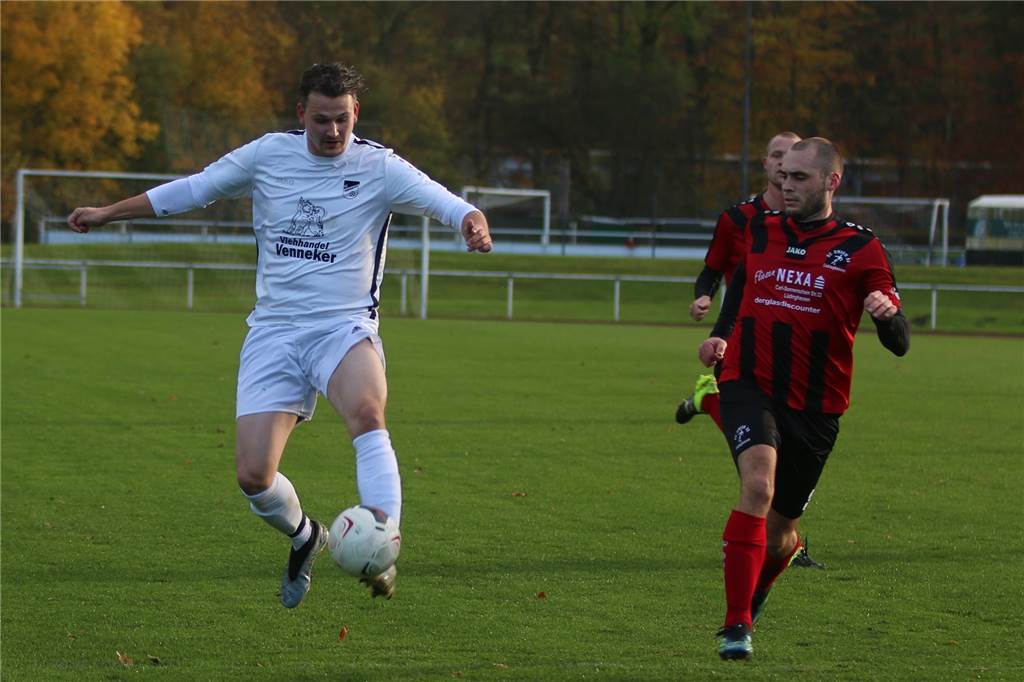 Super-Joker des FC Nordkirchen im Derby-Rausch: In 15 Minuten zum überragenden Debüt Joachim Mrowiec (l.) und der FC Nordkirchen waren nach dem Derby in Partystimmung.