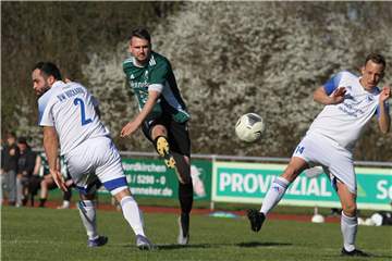 Joachim Mrowiec (M.) war beim Sieg des FC Nordkirchen auch als Torschütze erfolgreich.