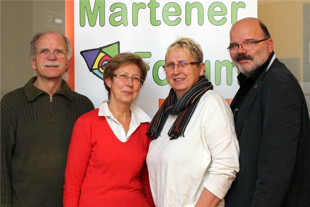Razzia in Dorstfeld: Polizei vollstreckt Haftbefehl gegen Neonazi Joachim Schmittgen, Margarete Konieczny und Monika und Ingo Rößler (von links) vom Martener Forum: Die ehemalige Volksbank-Filiale „In der Meile“ ist ein Ort der Demokratie. Von hier aus schieben sie Veränderungen im Stadtteil an. Dazu gehört auch die Initiative gegen Rechtsextremismus.