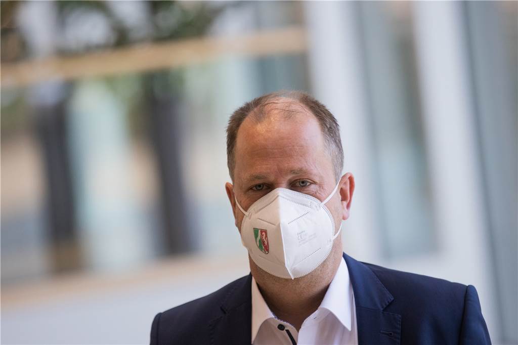 Lolli-Tests an Schulen: Warum nicht auch für Dortmunds Kindergartenkinder? Joachim Stamp (FDP), Minister für Kinder, Familie, Flüchtlinge und Integration steht im engen Austausch mit dem Schulministerium wegen der Lolli-Tests.