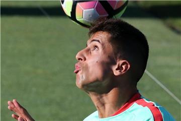 João Cancelo soll vom FC Valencia zu Juventus Turin wechseln. Foto: Manuel De Almeida/LUSA