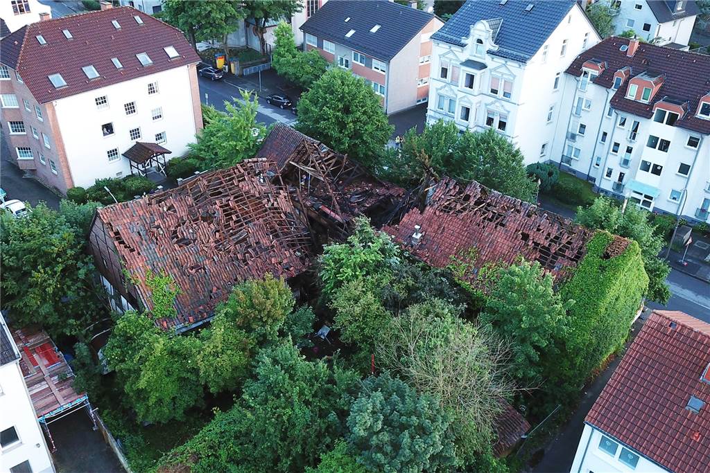 Jochens Schicksal bewegt die Menschen: Nun ist seine Bank im Park leer Jochens Schlafstätte war im langgezogenen Gebäudeteil an der Siegenstraße in Mengede. Hier musste er am Morgen des 23. Juni seine Ausweise und wenigen Habseligkeiten zurücklassen.