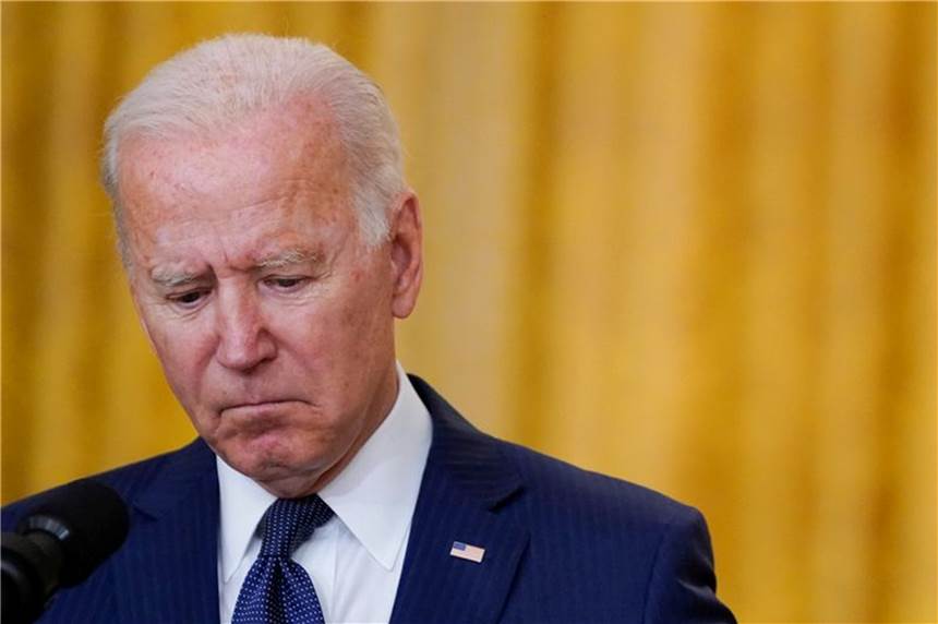 Biden droht Terroristen: „Wir werden Euch jagen“ Joe Biden, Präsident der USA, hält inne, als er im Weißen Haus nach dem tödlichen Anschlag in der Nähe des Flughafens von Kabul spricht.