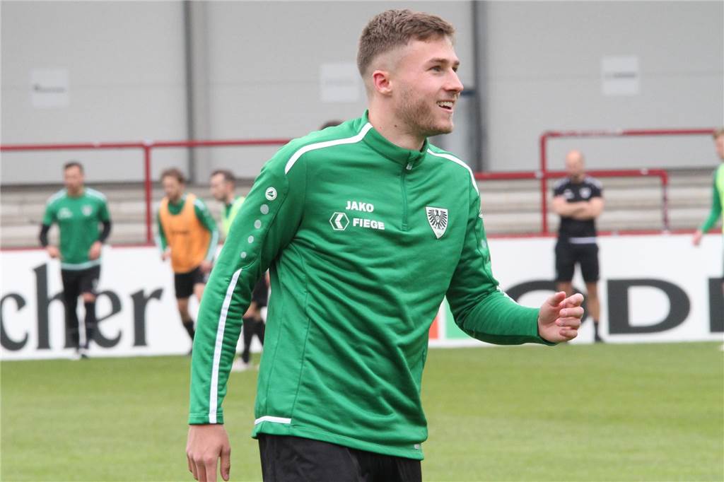 Joel Grodowski trifft mit Preußen Münster auf Bayern München Joel Grodowski lächelt.