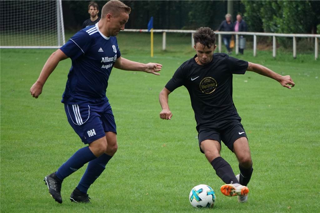 Youngster revidiert Wechsel zur Spvg Schwerin und kehrt zum alten Klub zurück Joel Krawietz (r.) kehrt zum TuS Henrichenburg zurück.