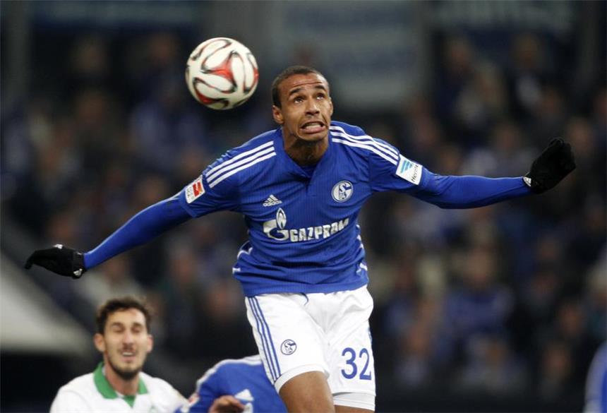 Die Stützpfeiler im königsblauen Beton Joel Matip hat noch einen Vertrag bis 2016.