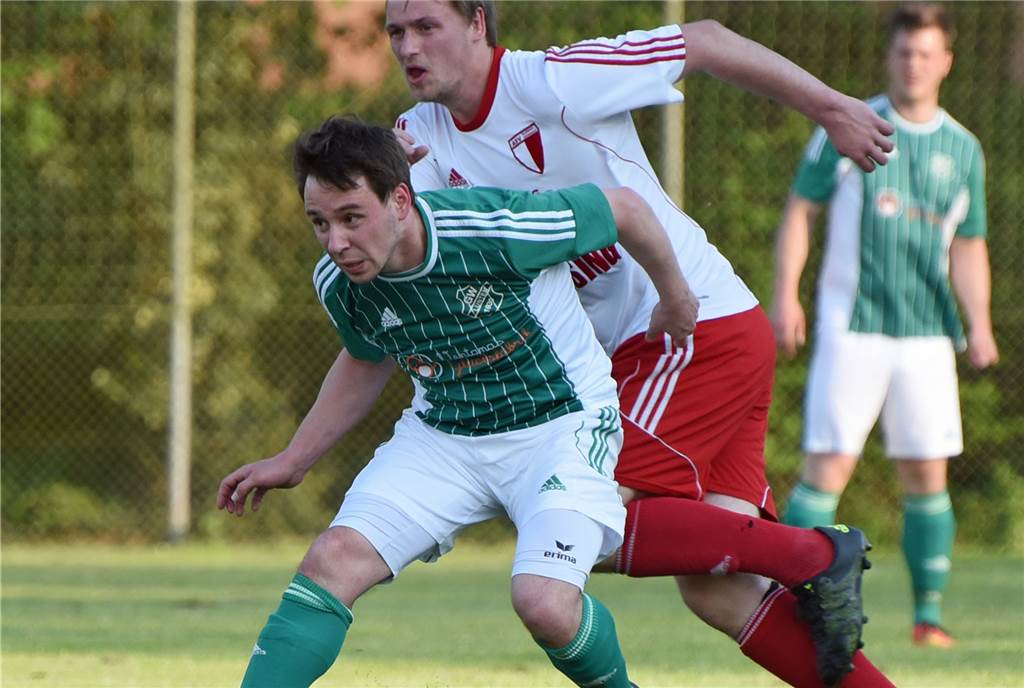 DJK Stadtlohn präsentiert Rohmann und Bengfort als neues Trainerduo Jörg Bengfort (l.) schnürt als spielender Co-Trainer die Schuhe.