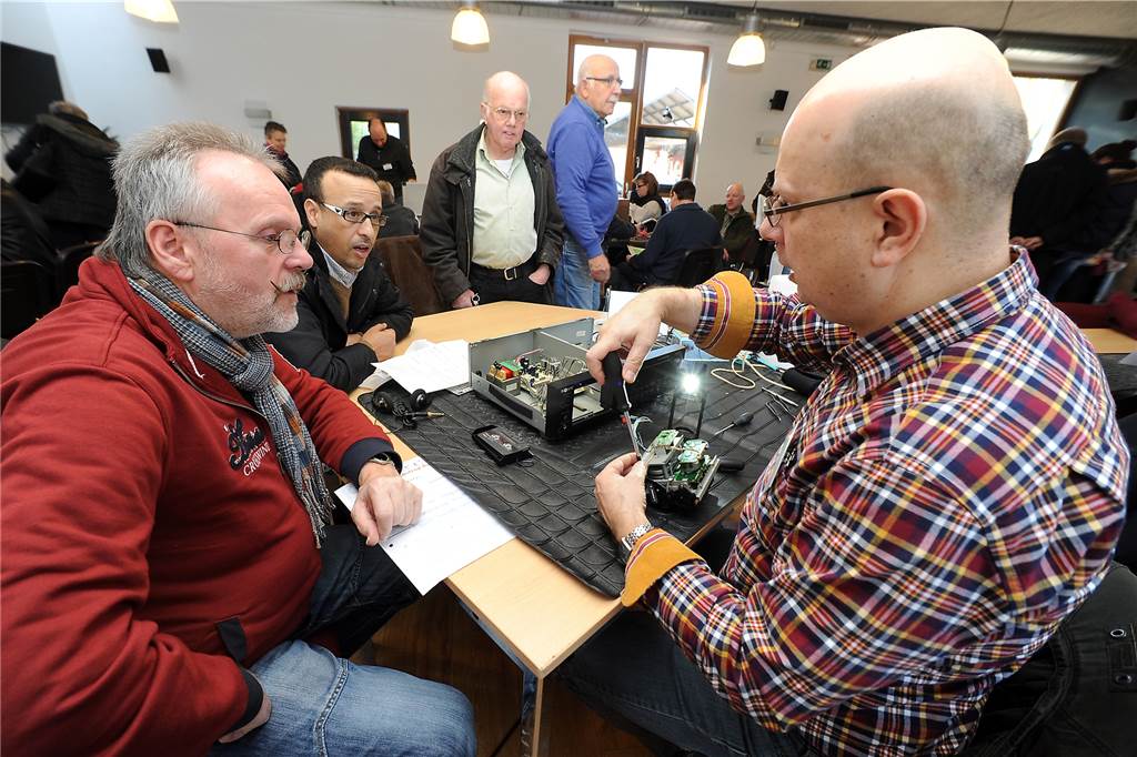 Ehrenamtler verlässt Repair-Café Castrop-Rauxel: Ein Zeichen setzen Jörg Haase macht seit vielen Jahren mit im Repair-Café, das Bild zeigt ihn im Einsatz 2016.