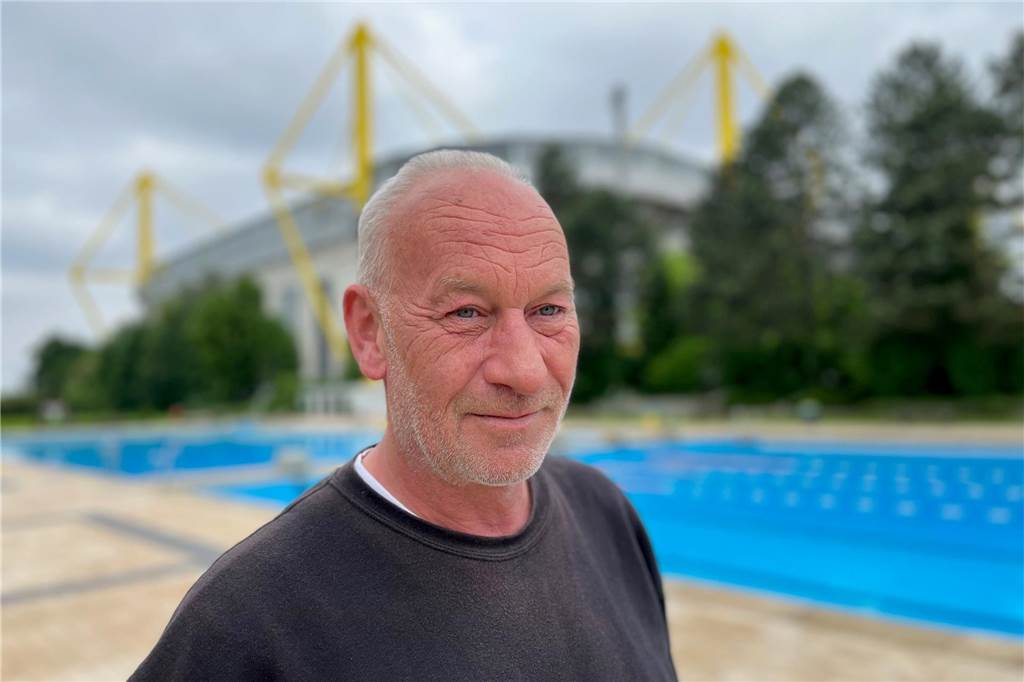 Unruhe in Chefetagen: Hat Dortmund ein Manager-Problem? Portraitfoto von Jörg Husemann im Volksbad am Dortmunder Signal Iduna Park
