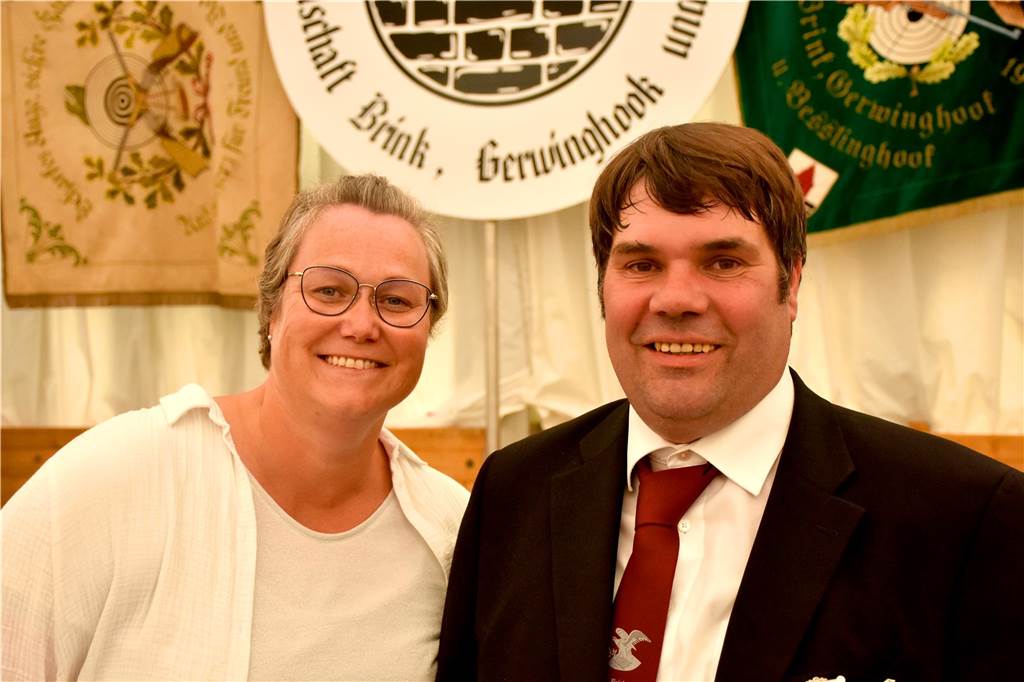 Jörg Kondring hat sich am Montag (8. Juli) zum neuen König der Schützengesellschaft Brink, Gerwinghook, Beßlinghook gemacht. Unter der Vogelstange hatte sich in der Schlussphase ein regelrechter Schützenkrimi entwickelt. Nur um Haaresbreite hatte Stefan Kemper den glücklichen Treffer auf den Vogel verpasst.