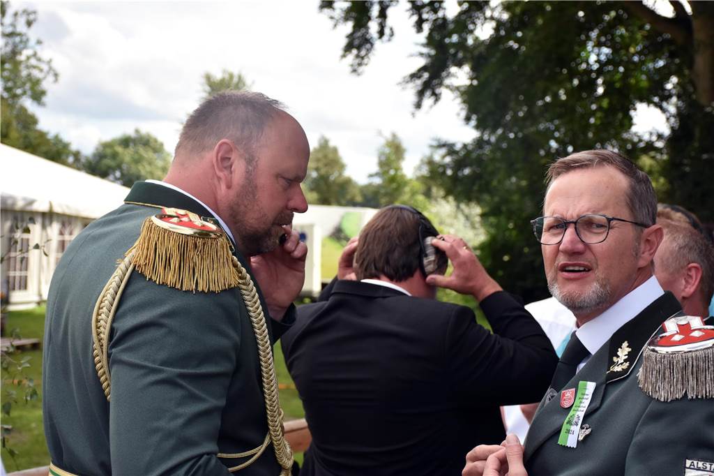 Jörg Kondring hat sich am Montag (8. Juli) zum neuen König der Schützengesellschaft Brink, Gerwinghook, Beßlinghook gemacht. Unter der Vogelstange hatte sich in der Schlussphase ein regelrechter Schützenkrimi entwickelt. Nur um Haaresbreite hatte Stefan Kemper den glücklichen Treffer auf den Vogel verpasst.