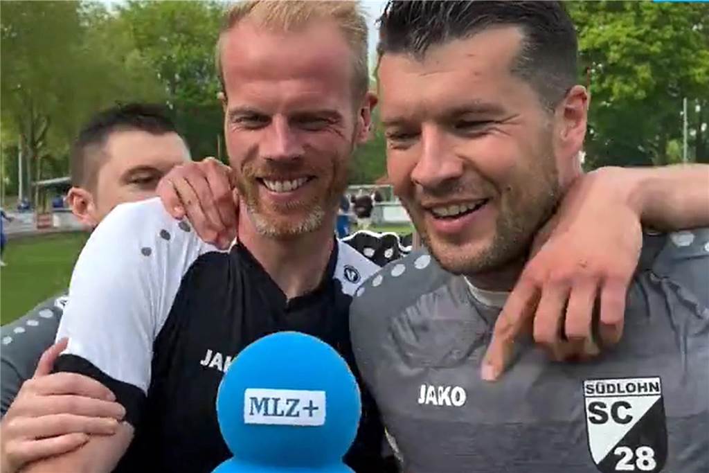 SC Südlohn setzt weiter auf das Duo Meyer/Krüchting Jörg Krüchting und Daniel Meyer, hier nach dem Aufstieg im Frühjahr 2023, bleiben dem SC Südlohn als Trainerduo erhalten.