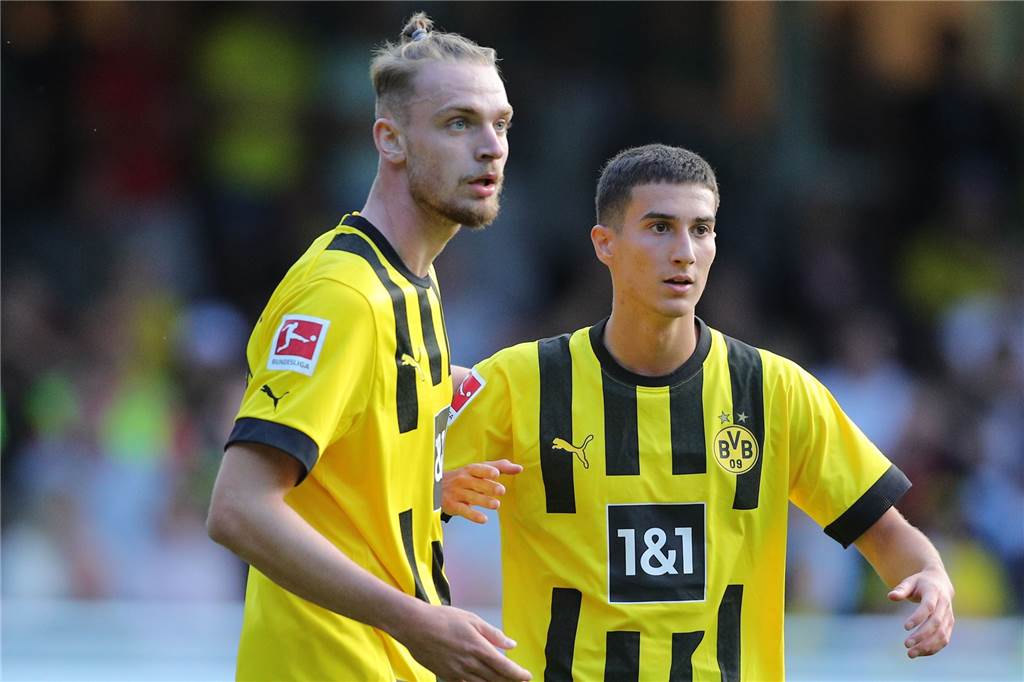 Jörg Lemke erlebt gegen Borussia Dortmund die kürzesten 20 Minuten seines Lebens: „Weltklasse-Tag“ Jörg Lemke musste sich im zweiten Durchgang unter anderem gegen BVB-Nachwuchsstürmer Bradley Fink (l.) behaupten.