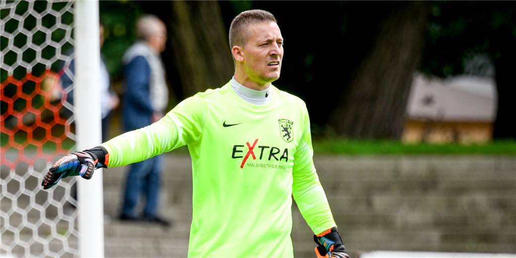 Jörg Lemke erlebt gegen Borussia Dortmund die kürzesten 20 Minuten seines Lebens: „Weltklasse-Tag“ Jörg Lemke war einer von drei Torhütern, die am Dienstag für den Lüner SV zwischen den Pfosten standen.
